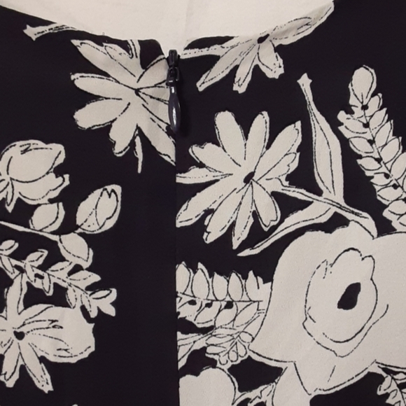 Theory Hodal Floral Top Size Medium - Picture 6 of 8